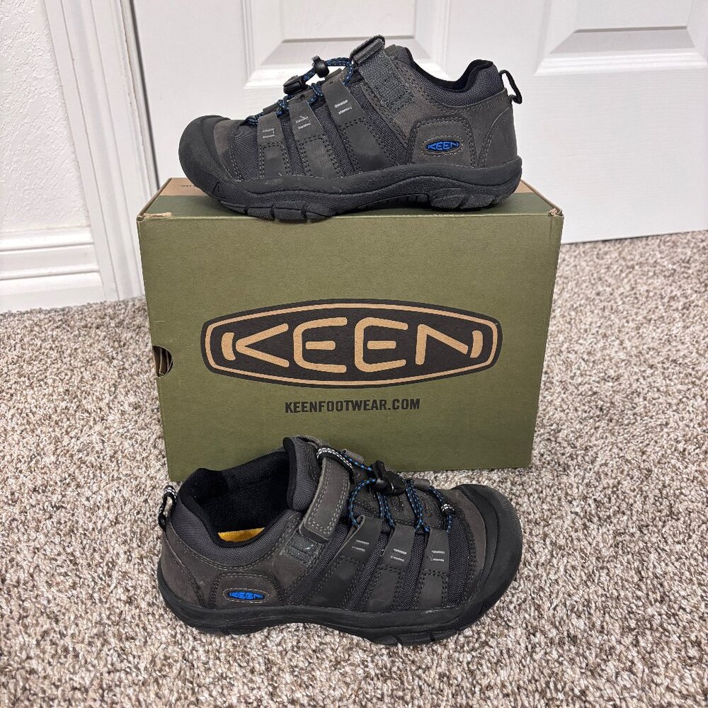 Keen Boys Newport Shoes - Size 3 (LIKE NEW!)